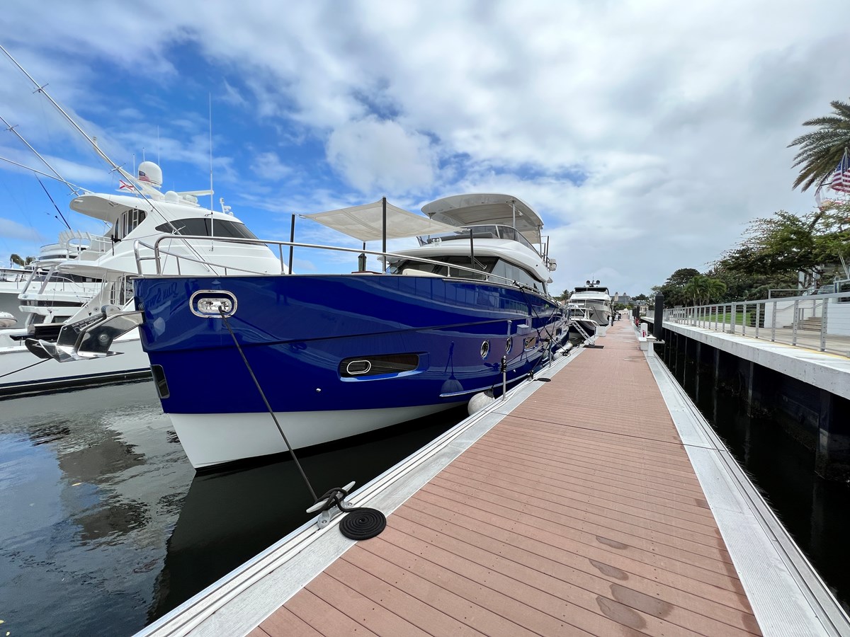 Azimut Yachts Motor Yacht Pura Vida For Sale