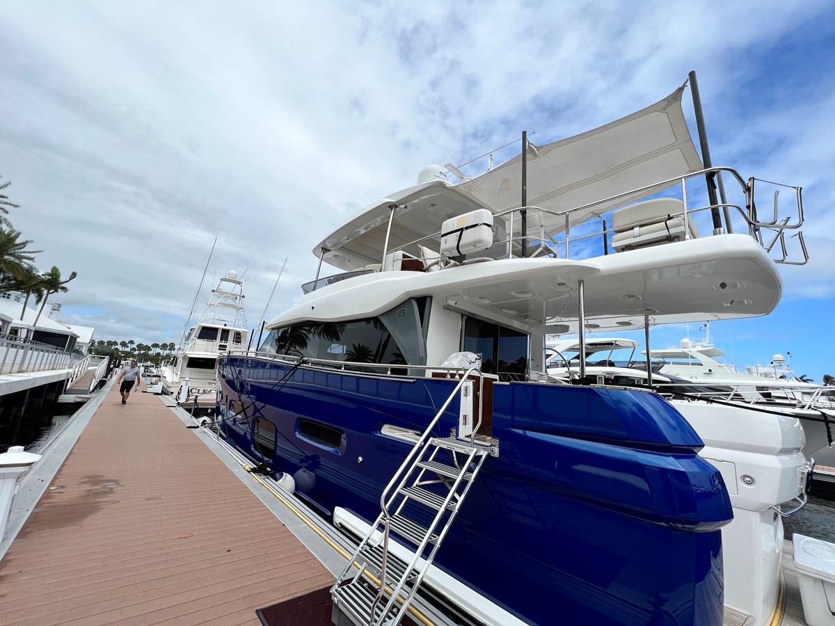 Azimut Yachts Motor Yacht Pura Vida For Sale
