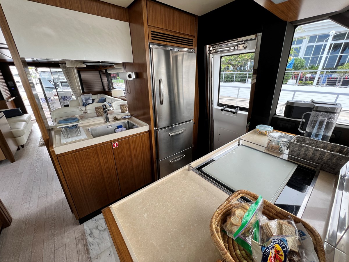 Azimut Yachts Motor Yacht Pura Vida For Sale