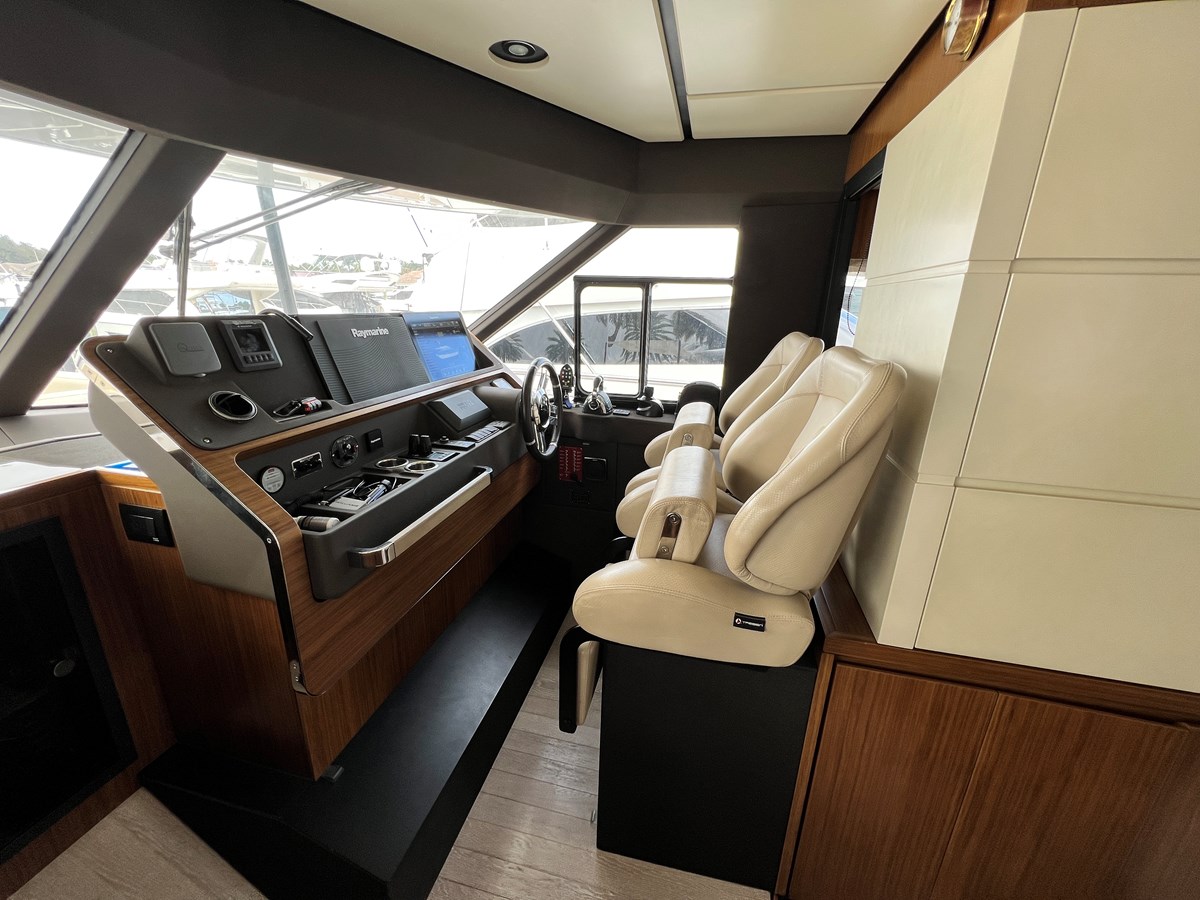 Azimut Yachts Motor Yacht Pura Vida For Sale