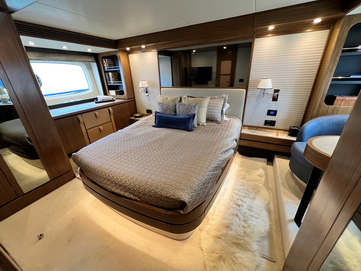 Azimut Yachts Motor Yacht Pura Vida For Sale