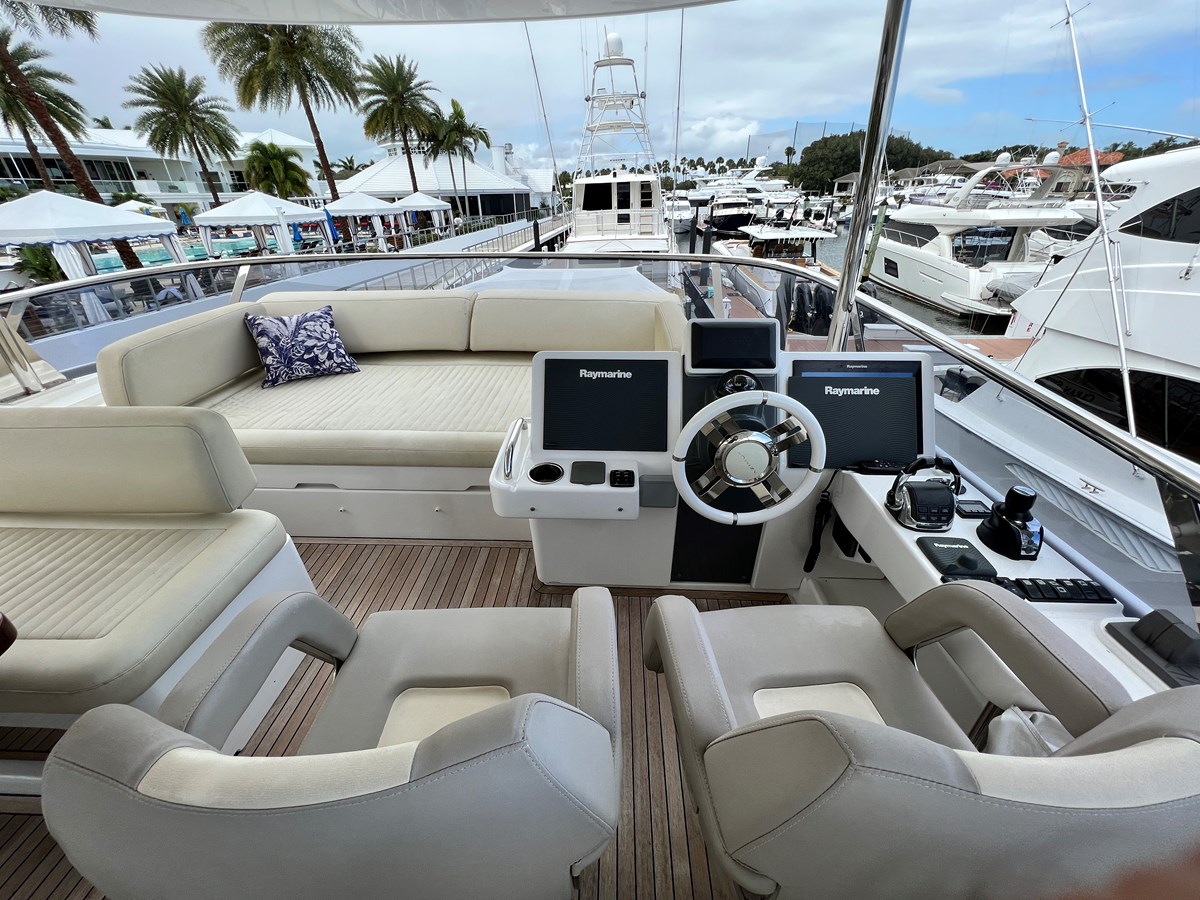 Azimut Yachts Motor Yacht Pura Vida For Sale
