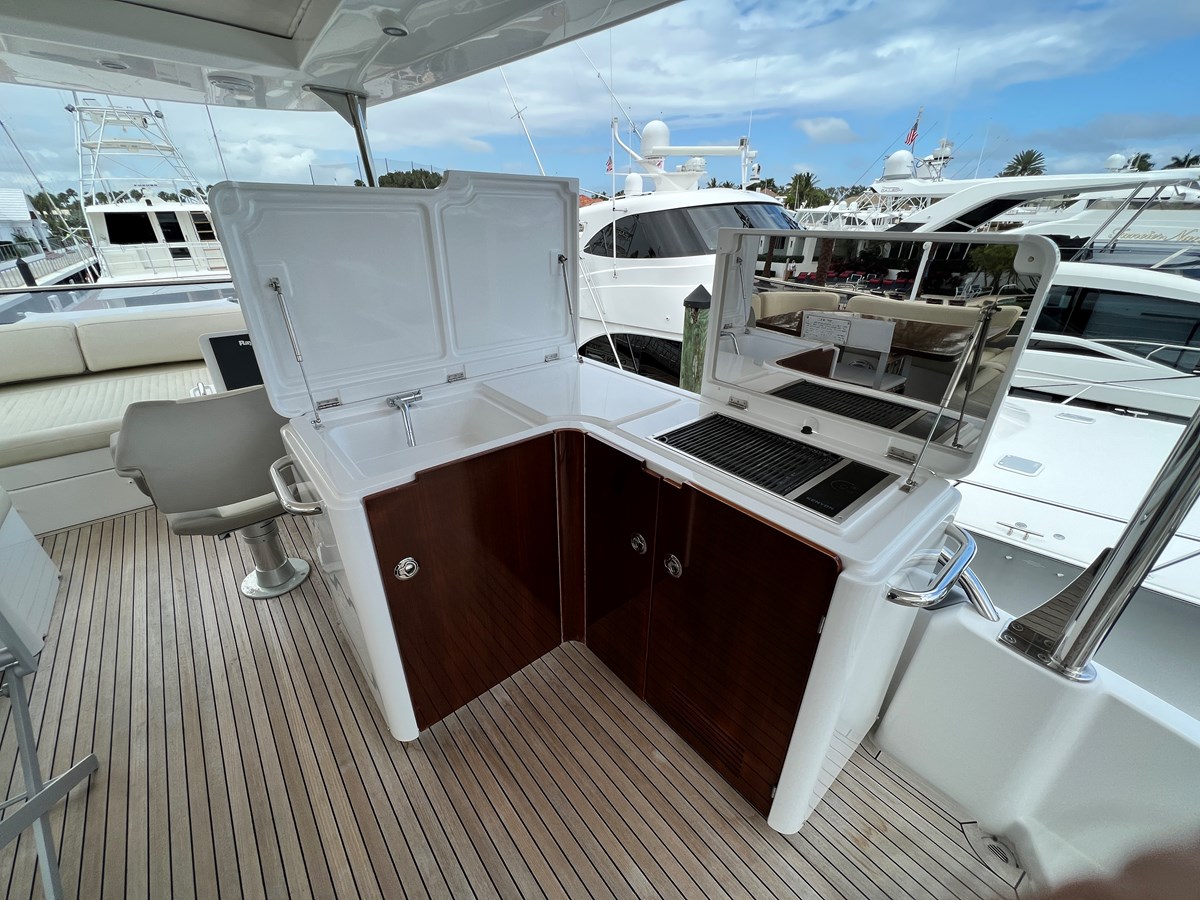 Azimut Yachts Motor Yacht Pura Vida For Sale