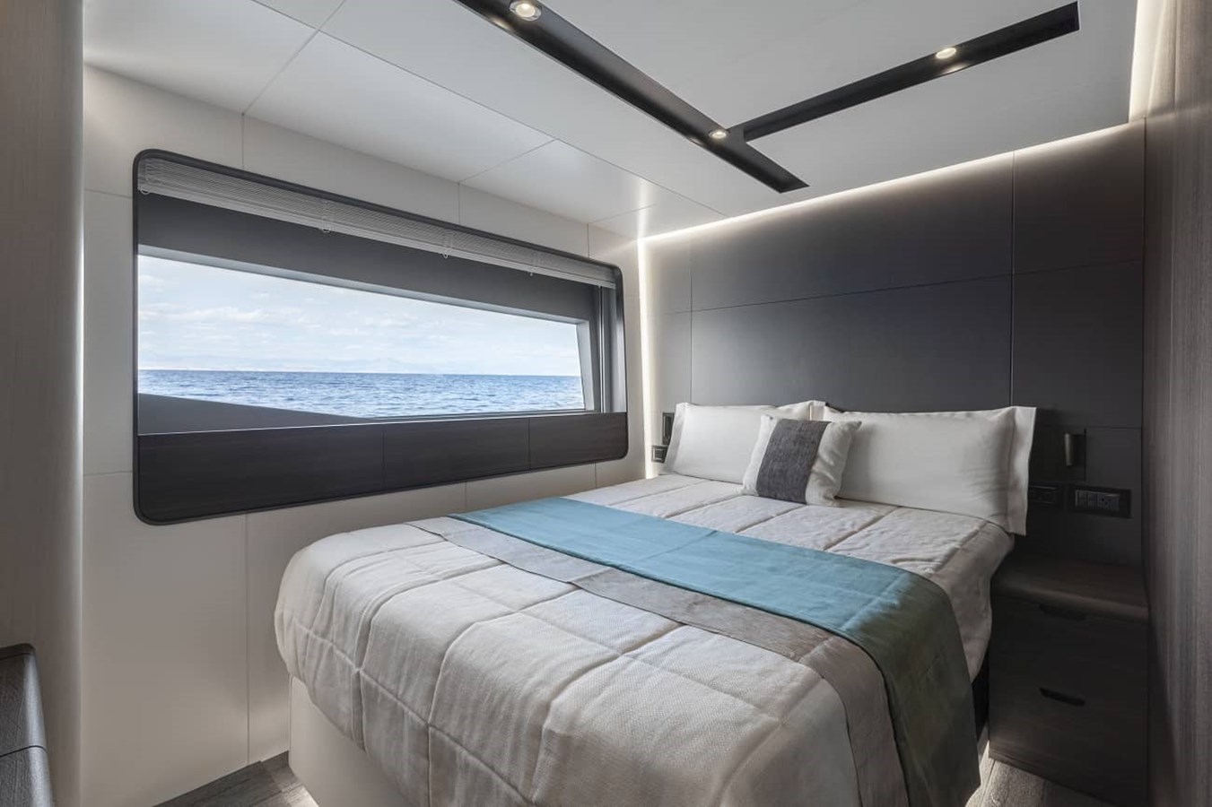 Astilleros Astondoa Motor Yacht ASTO82AS8724 For Sale