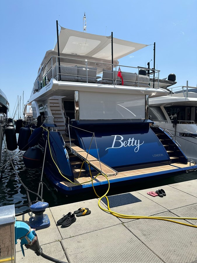 Azimut Yachts Motor Yacht BETTY For Sale