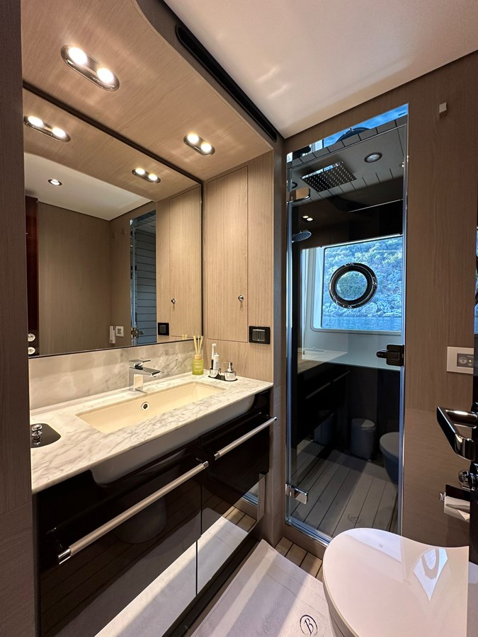 Azimut Yachts Motor Yacht BETTY For Sale