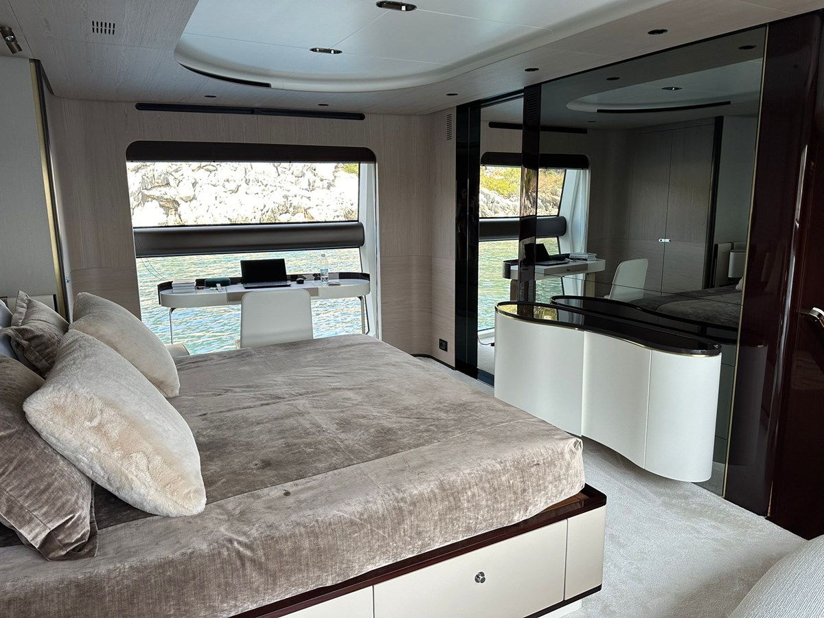 Azimut Yachts Motor Yacht BETTY For Sale