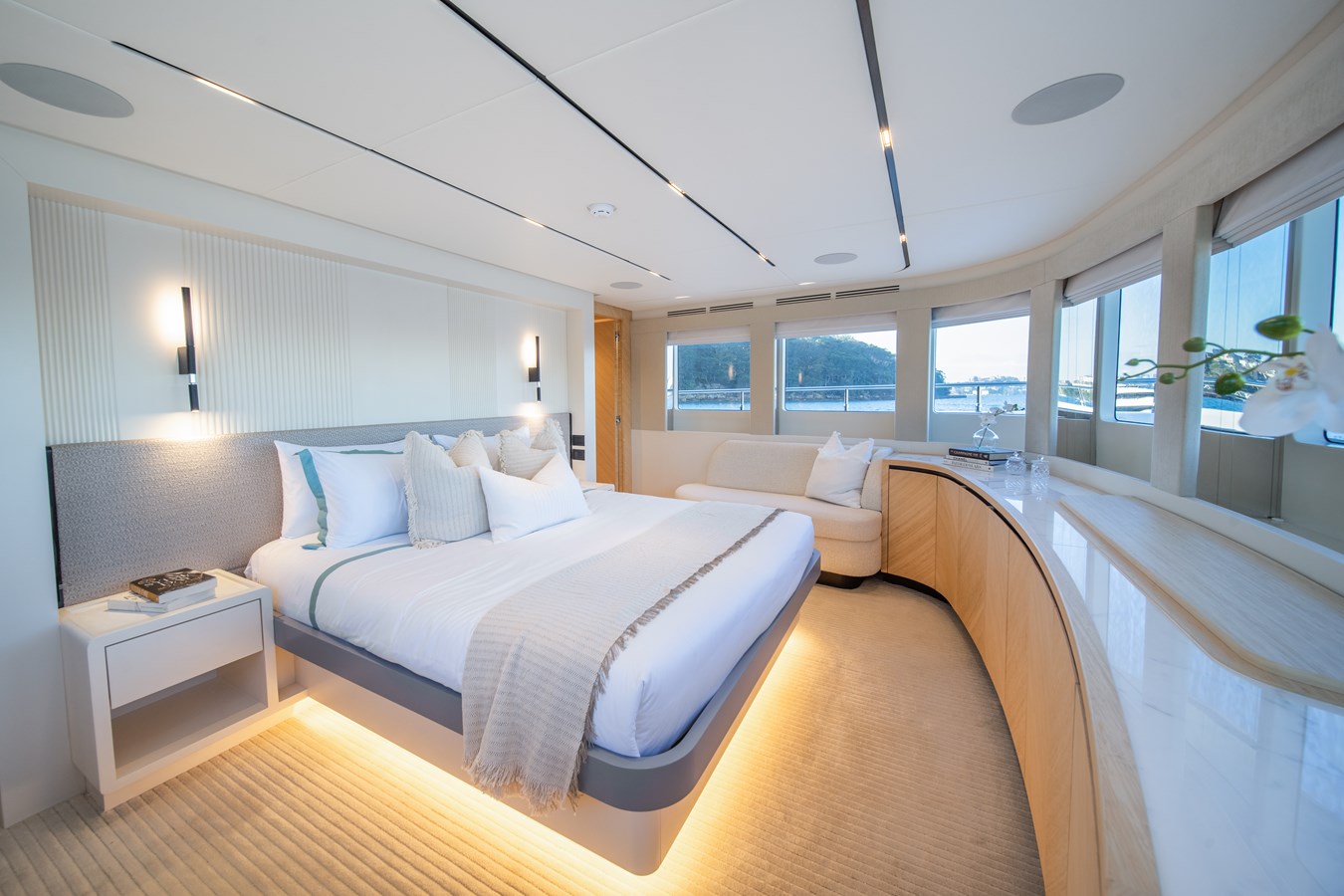 Majesty Motor Yacht BLUESTONE For Sale