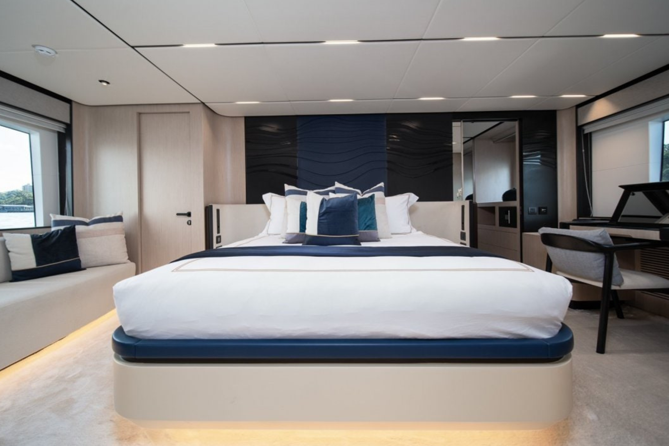 Majesty Motor Yacht TOPAZ For Sale