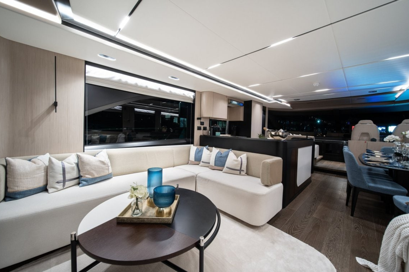 Majesty Motor Yacht TOPAZ For Sale