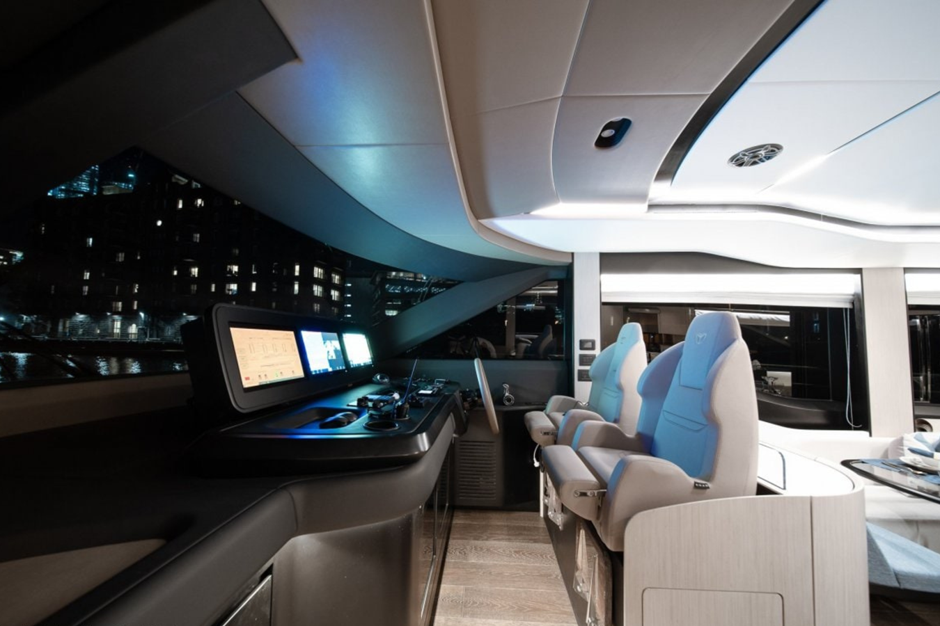 Majesty Motor Yacht TOPAZ For Sale