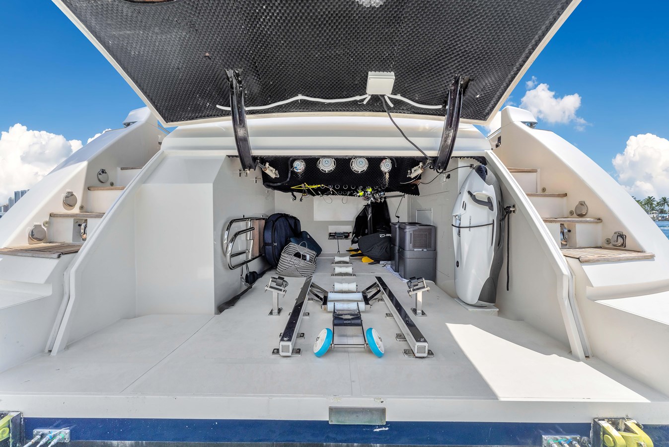 Astilleros Astondoa Motor Yacht GREYT ESCAPE For Sale