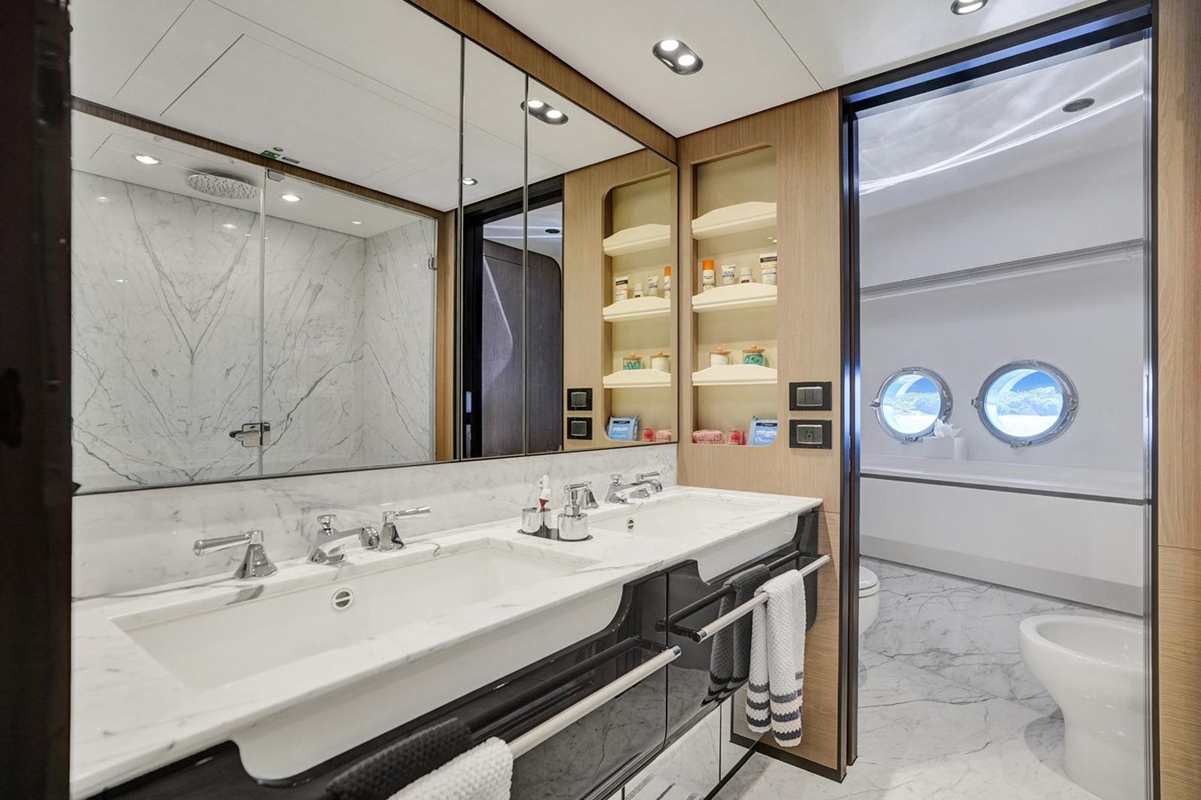 Azimut Yachts Motor Yacht Enchante For Sale