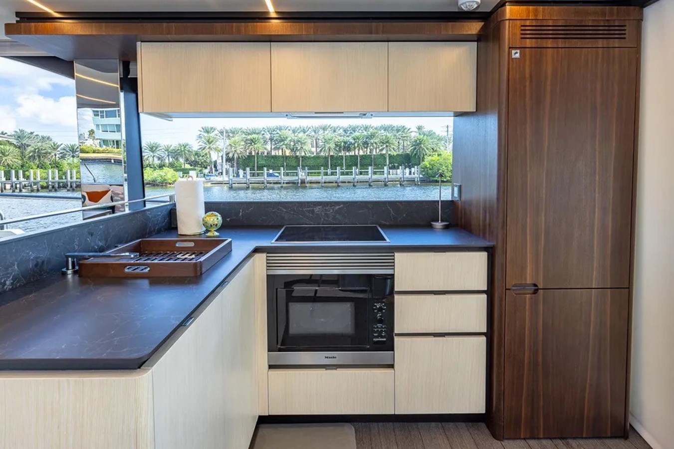 Astilleros Astondoa Motor Yacht - For Sale