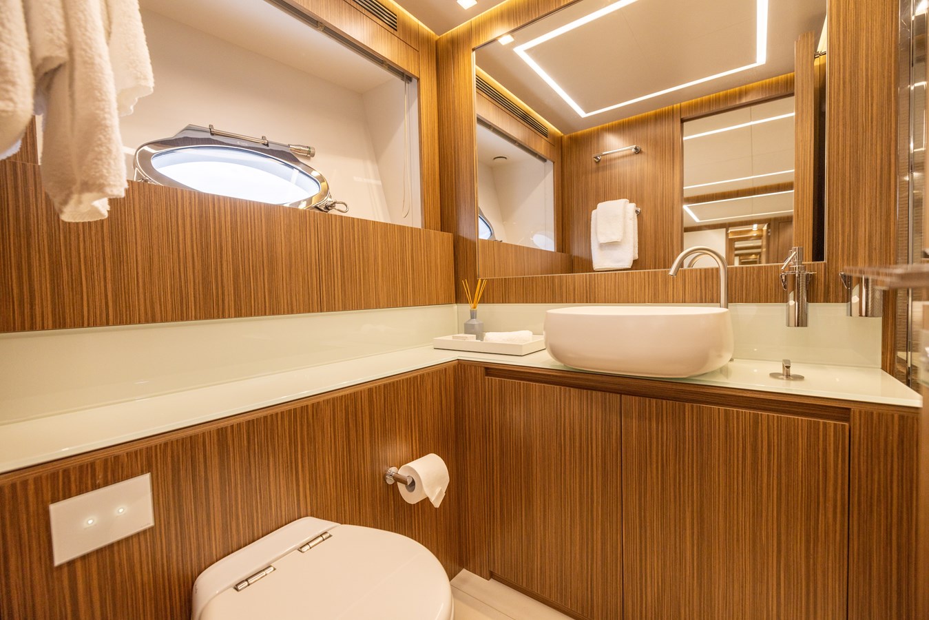 Pershing Cruising Yacht NAAV For Sale