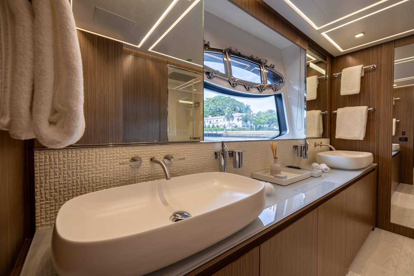 Pershing Cruising Yacht NAAV For Sale