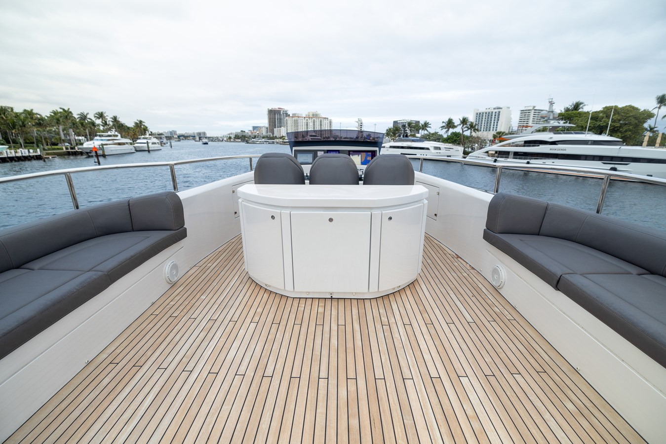 Pershing Cruising Yacht NAAV For Sale