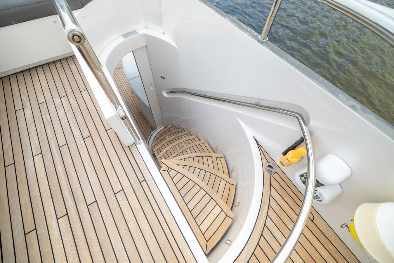 Pershing Cruising Yacht NAAV For Sale