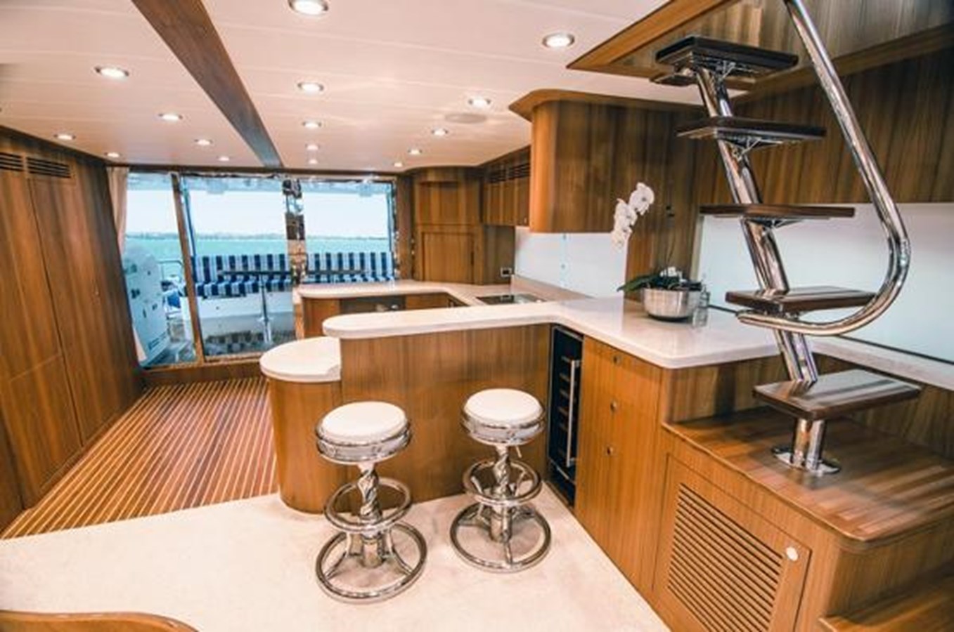 Johnson Motor Yacht JOHNSON 83' SKYLOUNGE W/HYDRAULIC PLATFORM     For Sale