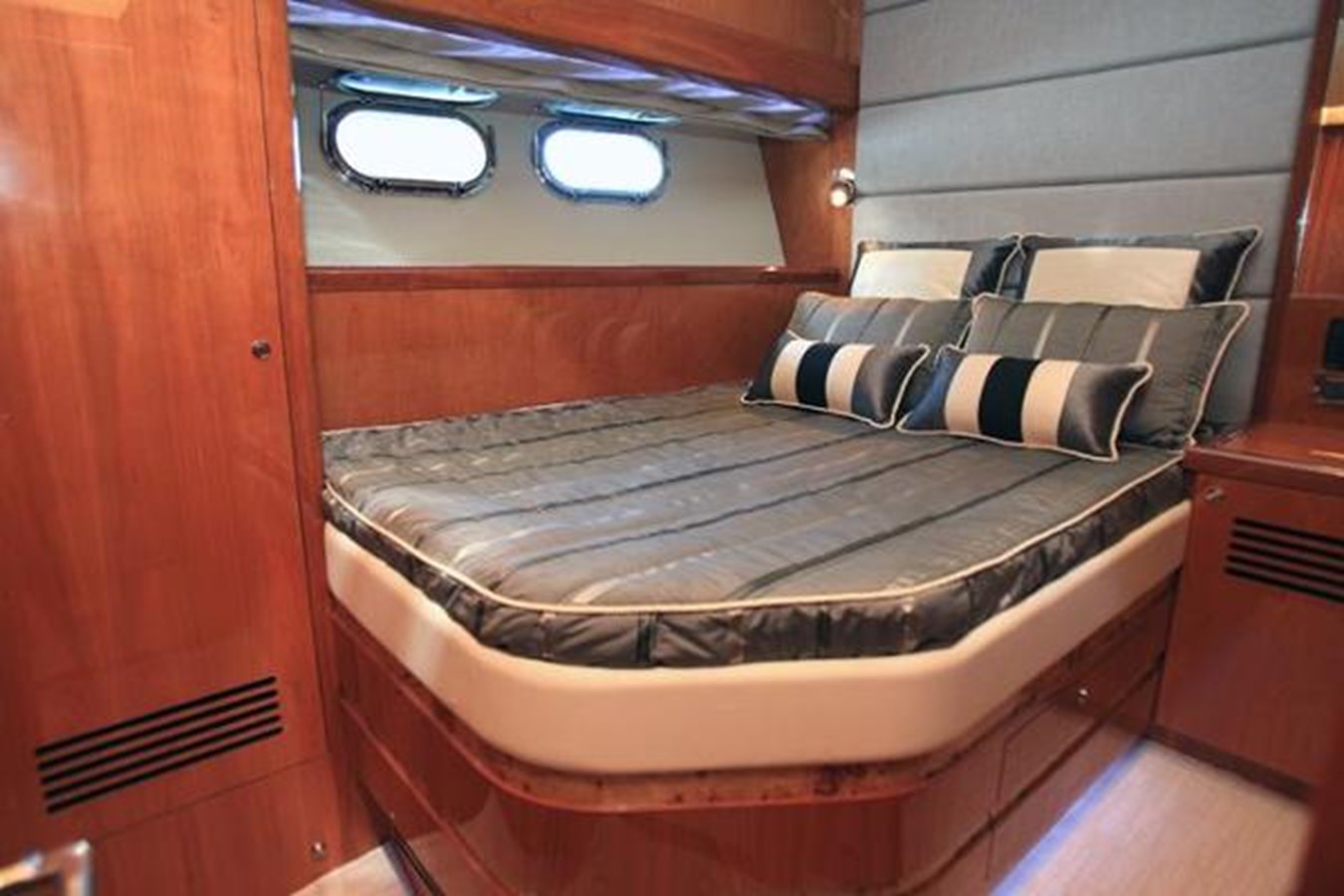 Johnson Motor Yacht JOHNSON 83' FLYBRIDGE w/FISHING COCKPIT For Sale