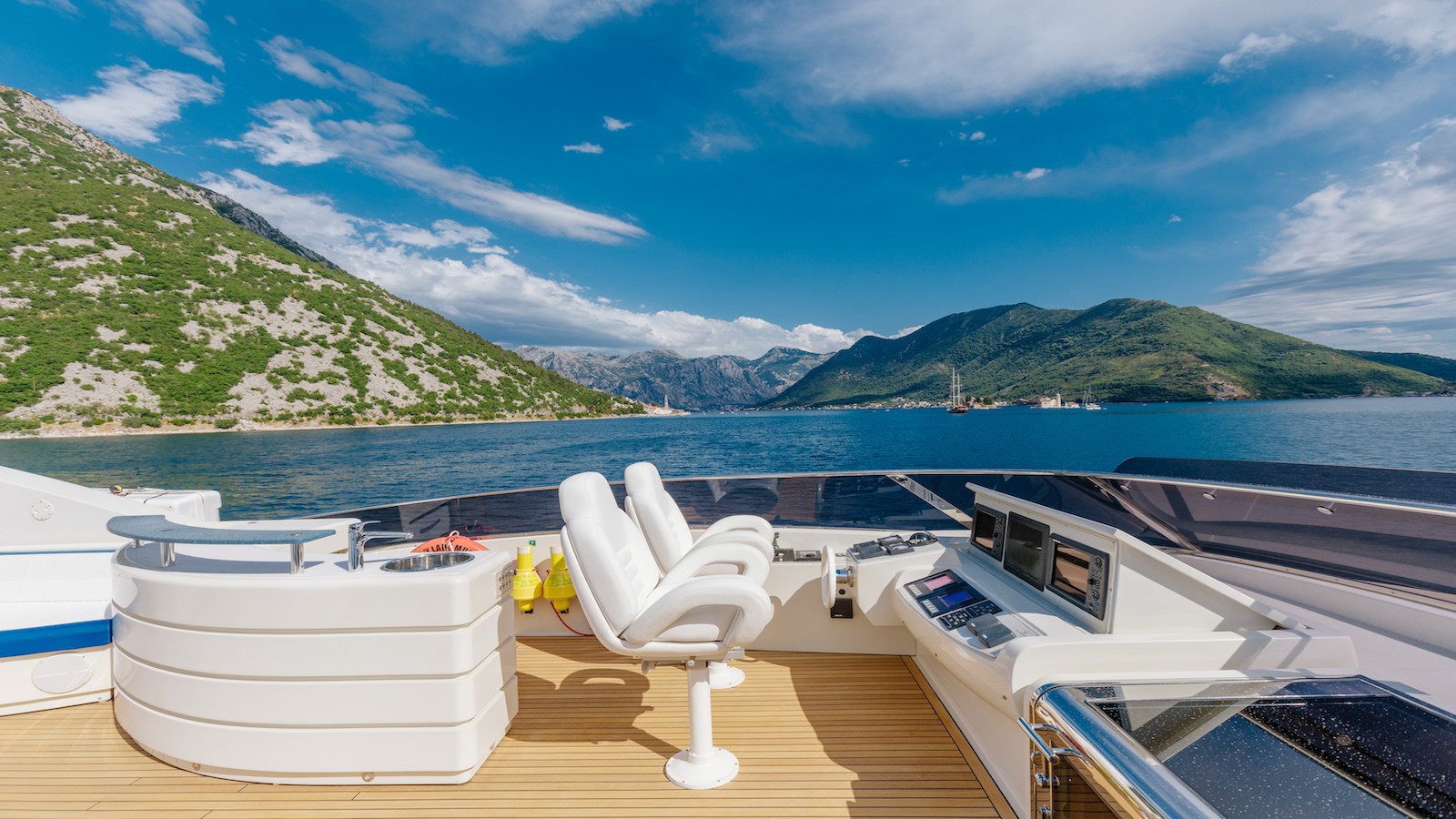 Dominator Motor Yacht LADY MURA For Sale