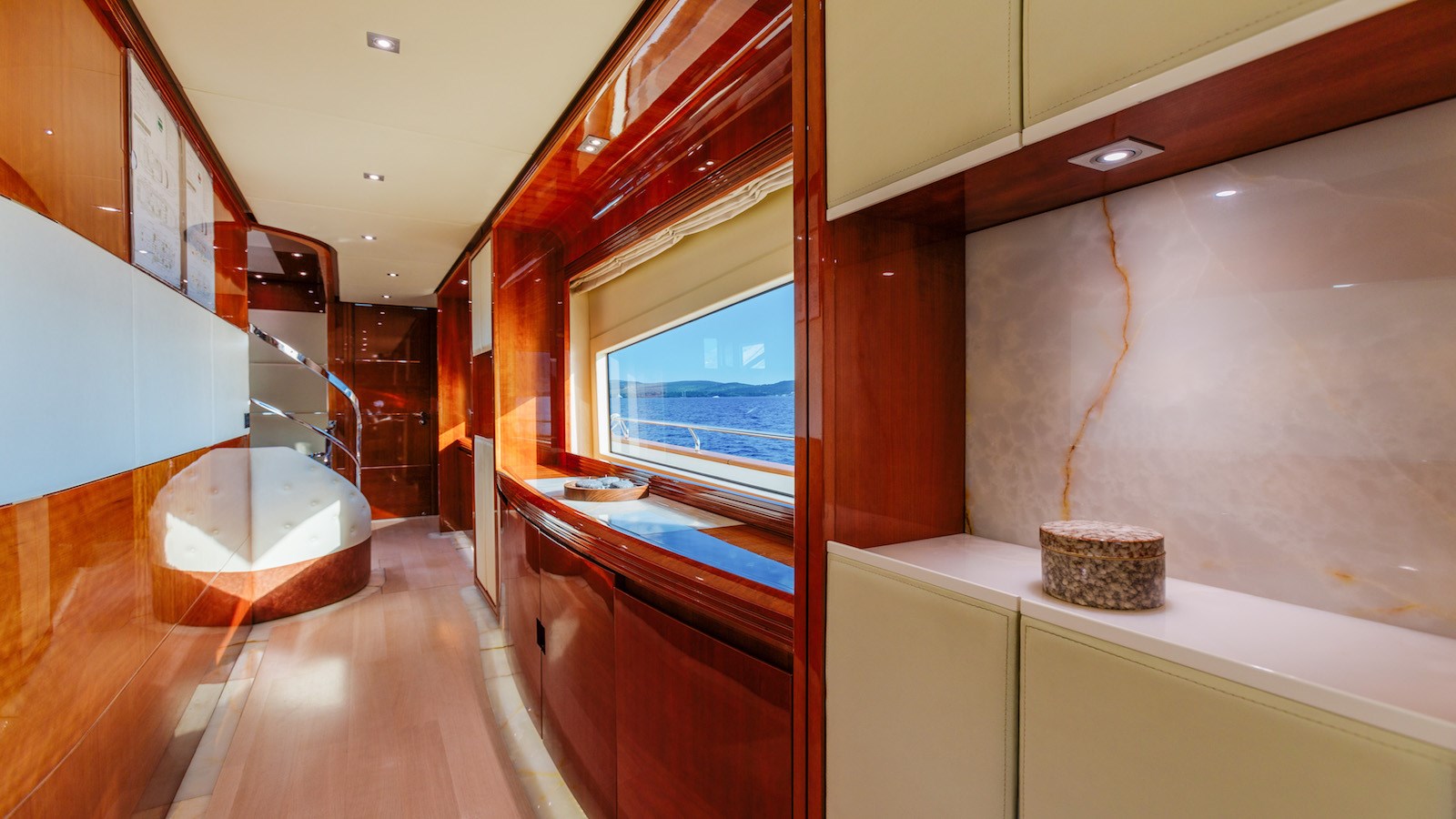 Dominator Motor Yacht LADY MURA For Sale