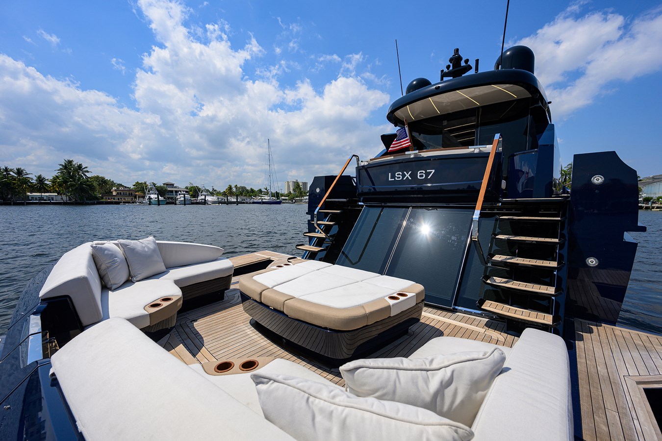 Lazzara Yachts Motor Yacht LAZZARA LSX 67 For Sale