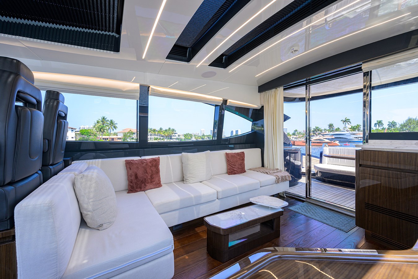 Lazzara Yachts Motor Yacht LAZZARA LSX 67 For Sale