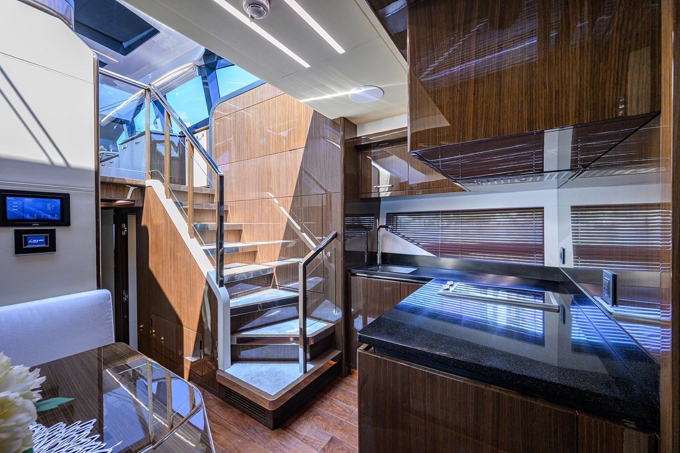 Lazzara Yachts Motor Yacht LAZZARA LSX 67 For Sale