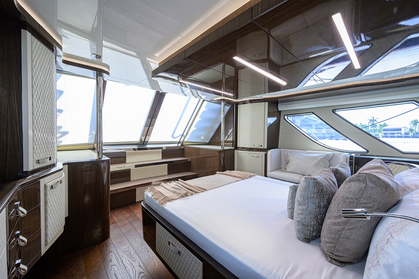 Lazzara Yachts Motor Yacht LAZZARA LSX 67 For Sale