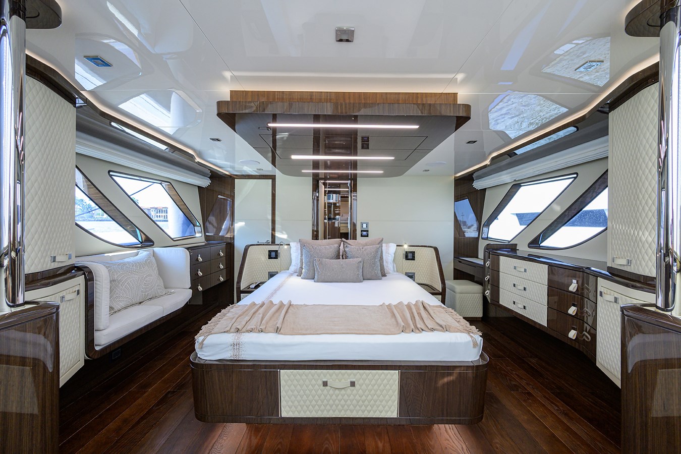Lazzara Yachts Motor Yacht LAZZARA LSX 67 For Sale