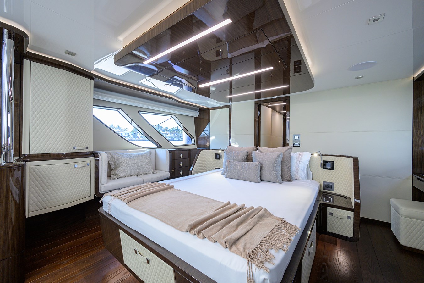 Lazzara Yachts Motor Yacht LAZZARA LSX 67 For Sale