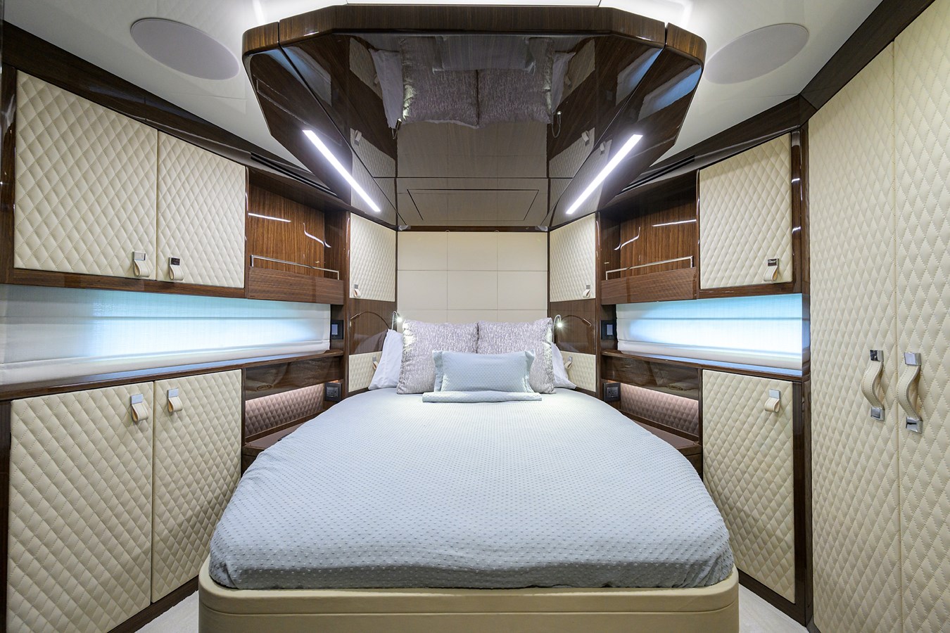Lazzara Yachts Motor Yacht LAZZARA LSX 67 For Sale