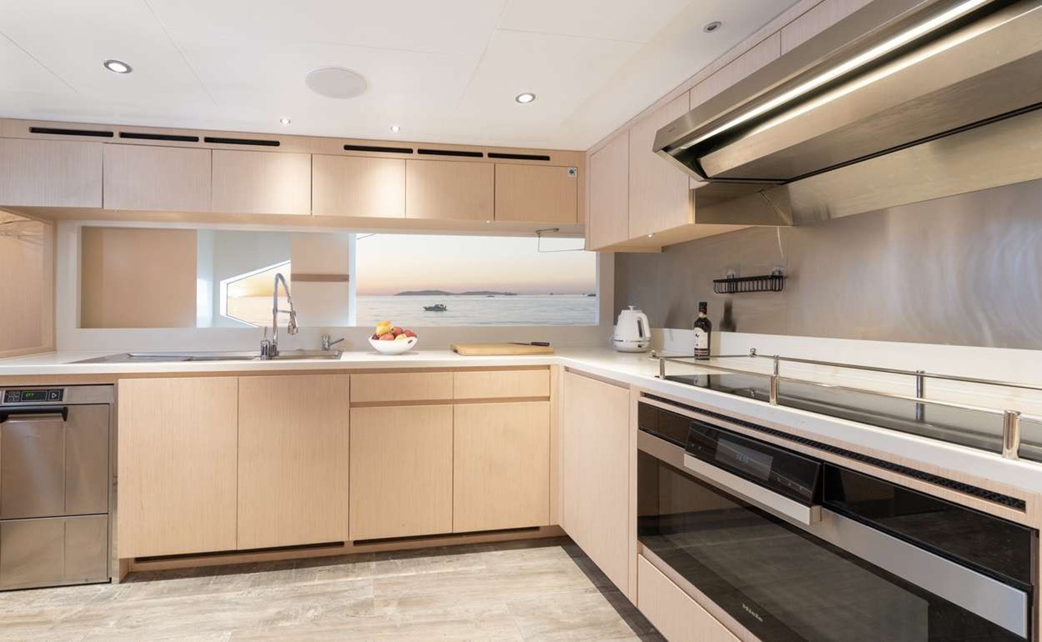 Majesty Motor Yacht BEAUTE For Sale