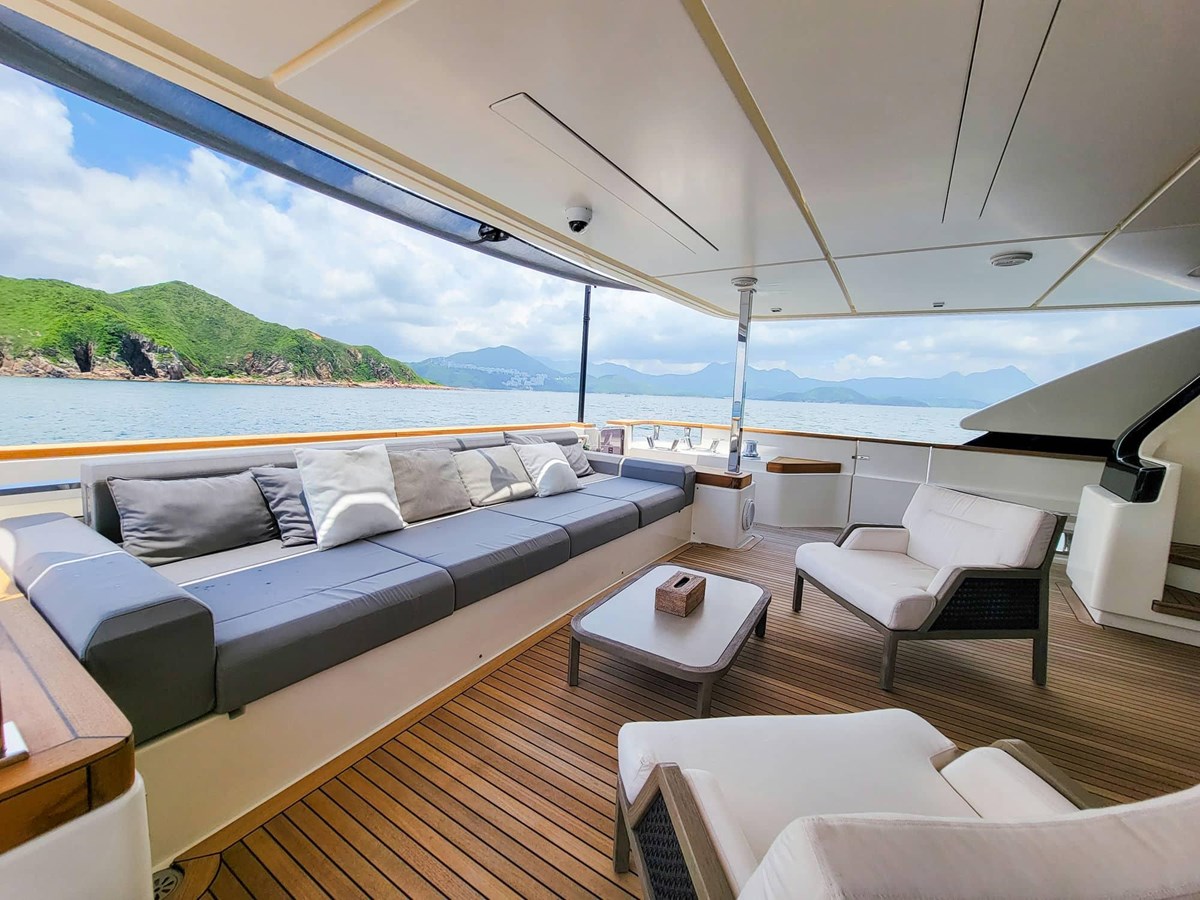 Ferretti Custom Line Cruising Yacht Custom Line Navetta 33 For Sale