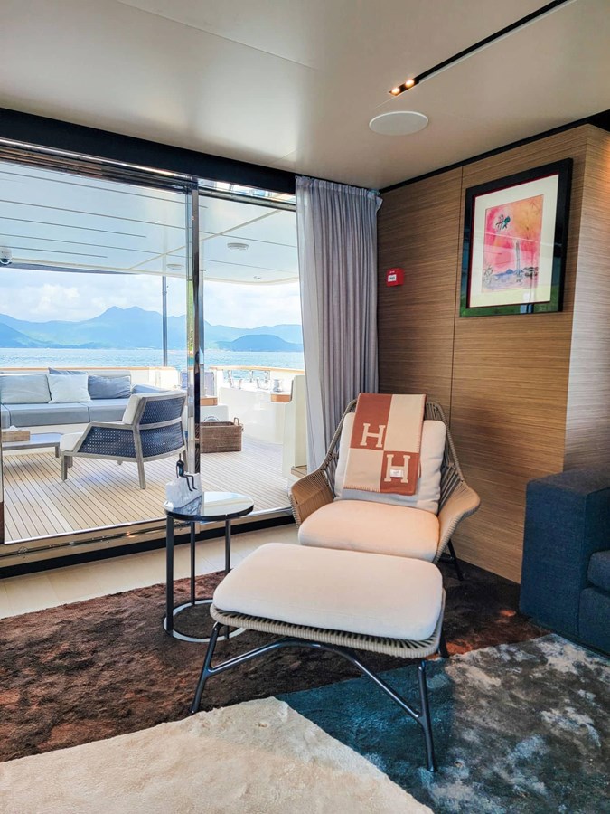 Ferretti Custom Line Cruising Yacht Custom Line Navetta 33 For Sale