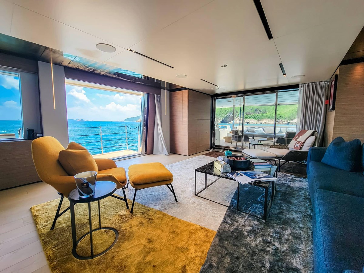 Ferretti Custom Line Cruising Yacht Custom Line Navetta 33 For Sale