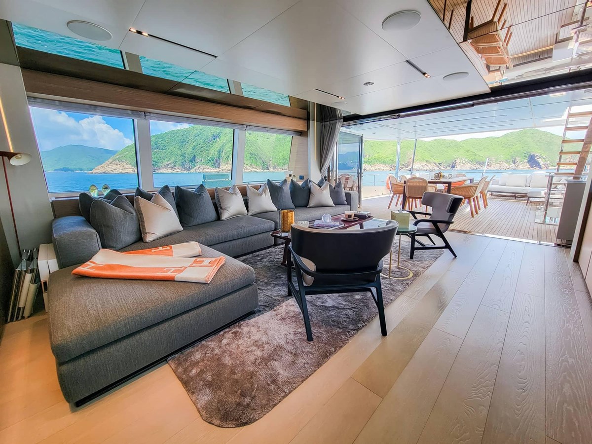 Ferretti Custom Line Cruising Yacht Custom Line Navetta 33 For Sale