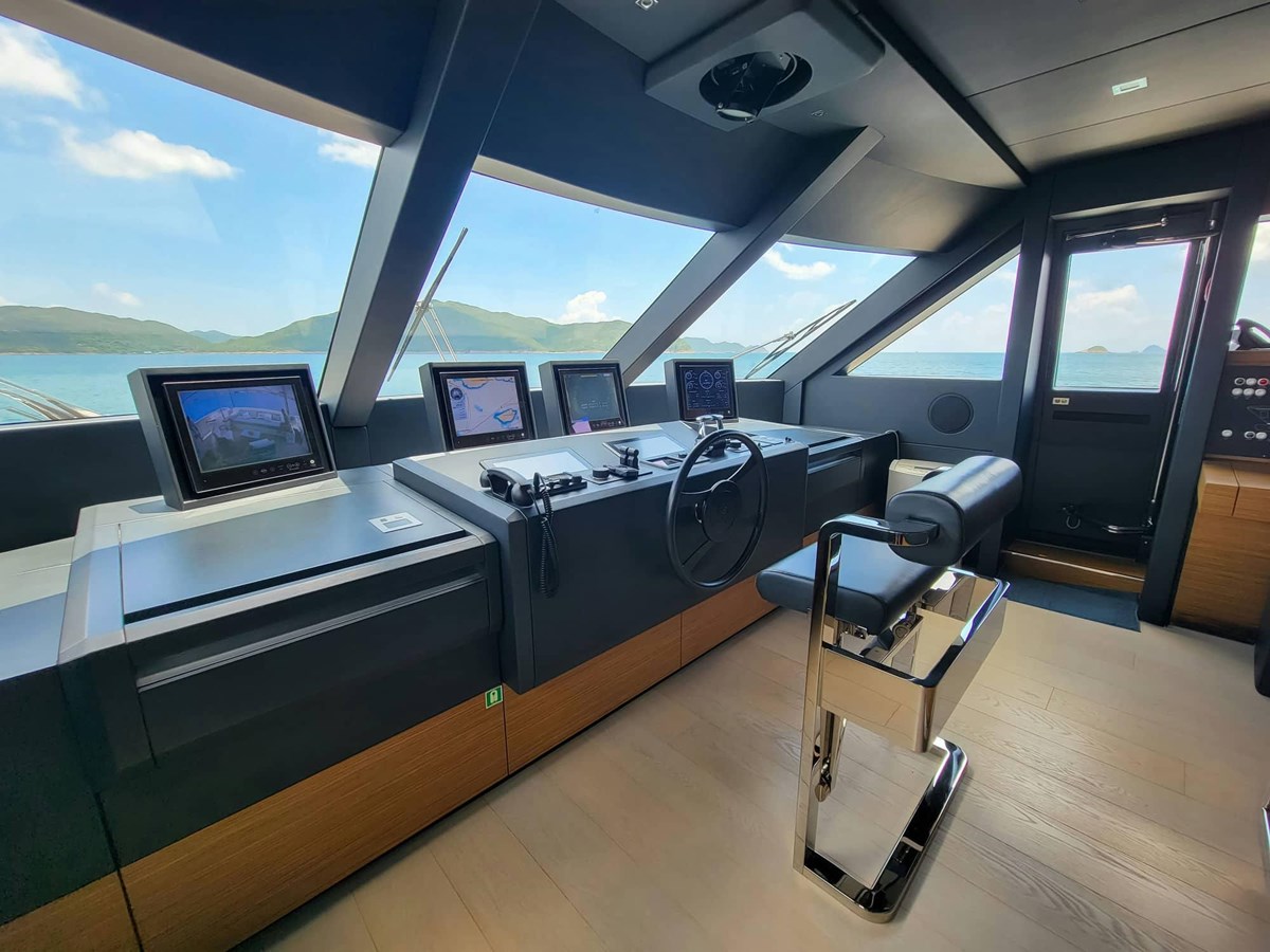 Ferretti Custom Line Cruising Yacht Custom Line Navetta 33 For Sale