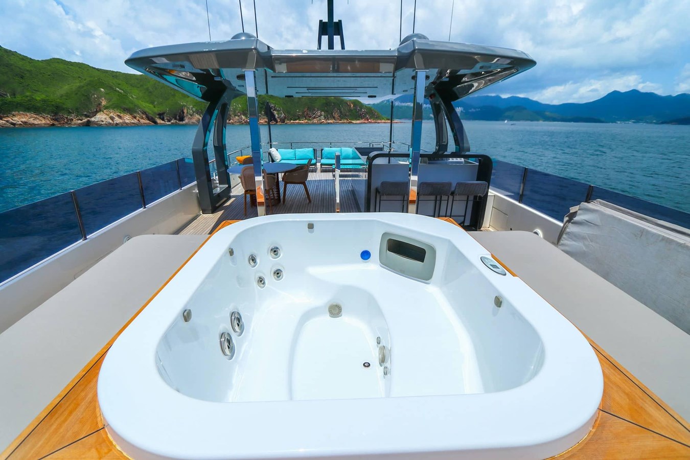 Ferretti Custom Line Cruising Yacht Custom Line Navetta 33 For Sale