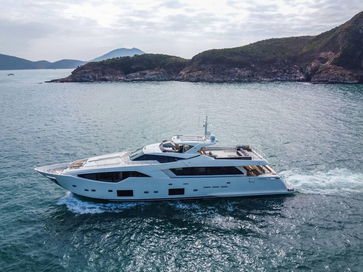 Custom Line Motor Yacht Custom Line 108 For Sale
