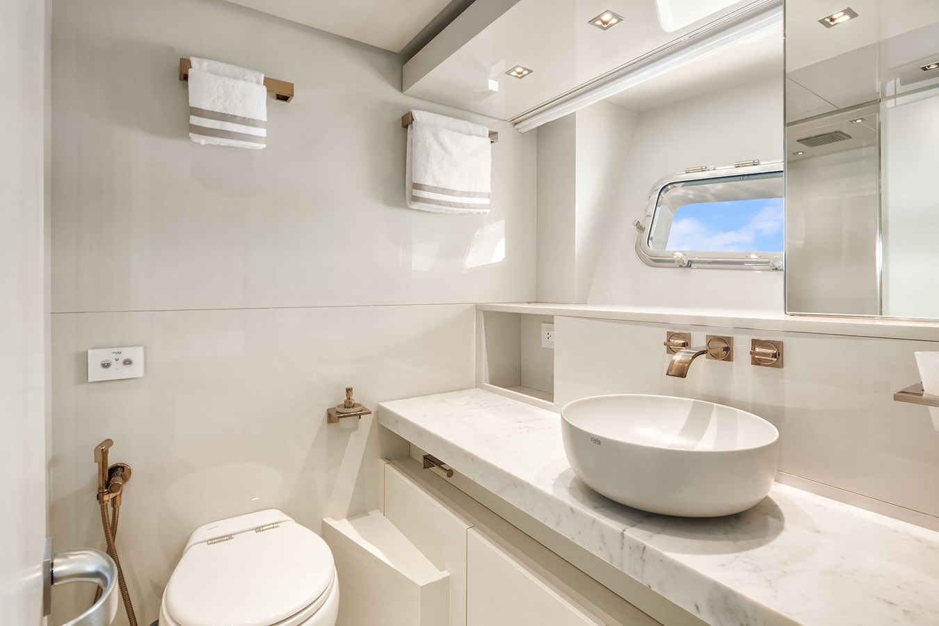 Sanlorenzo Yachts Motor Yacht ESSENZA For Sale