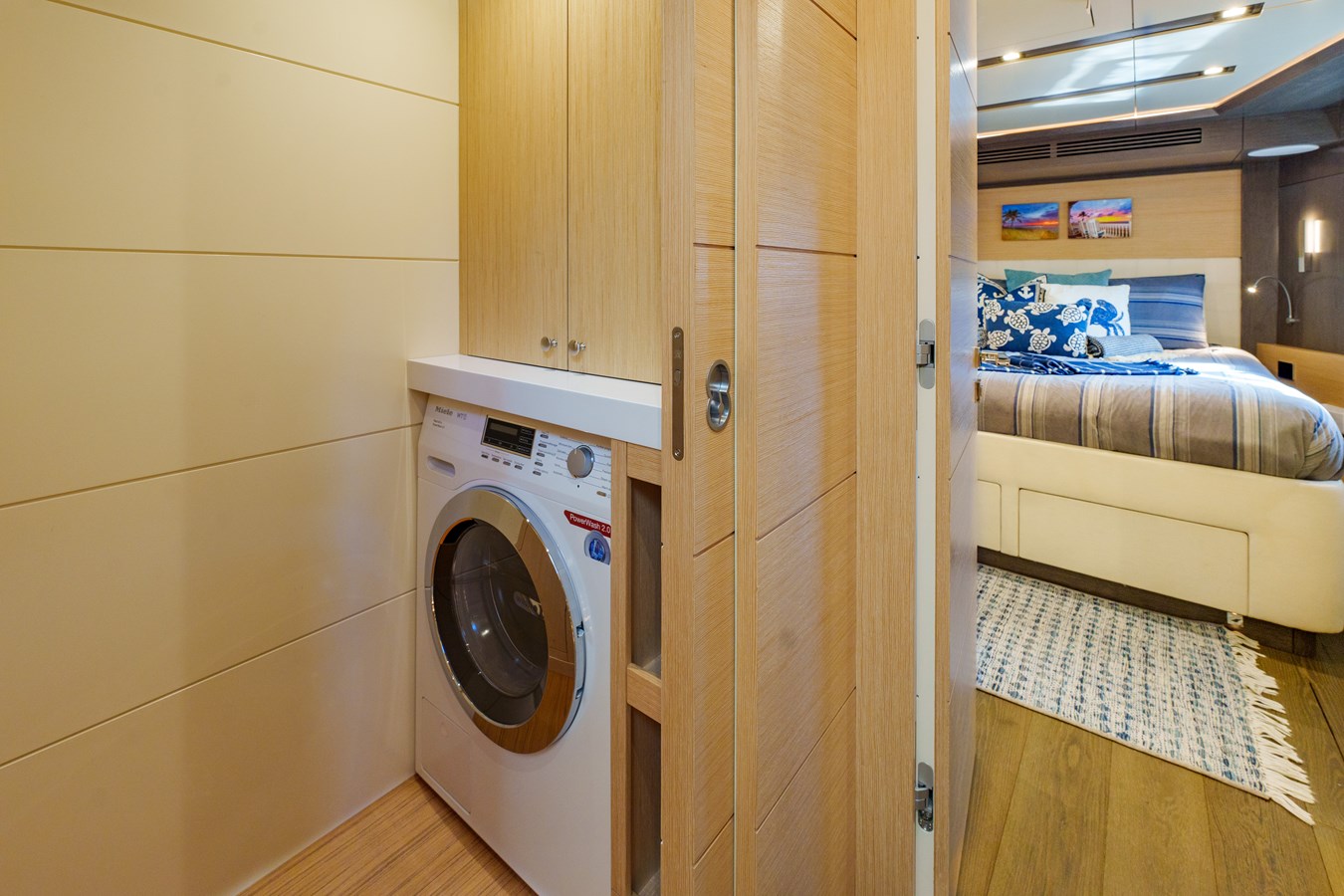Sirena Motor Yacht FANTASEA For Sale