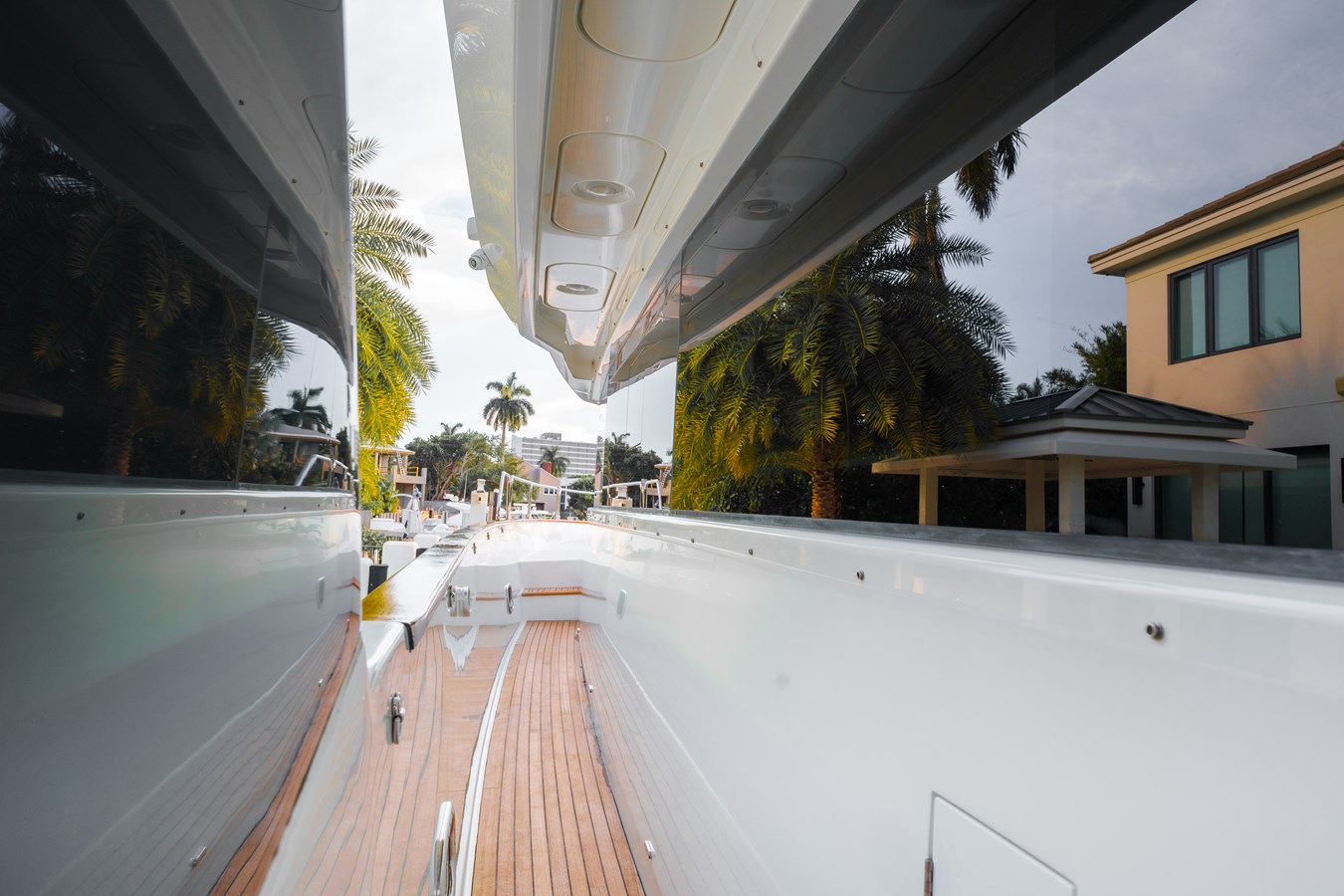 Sirena Motor Yacht FANTASEA For Sale