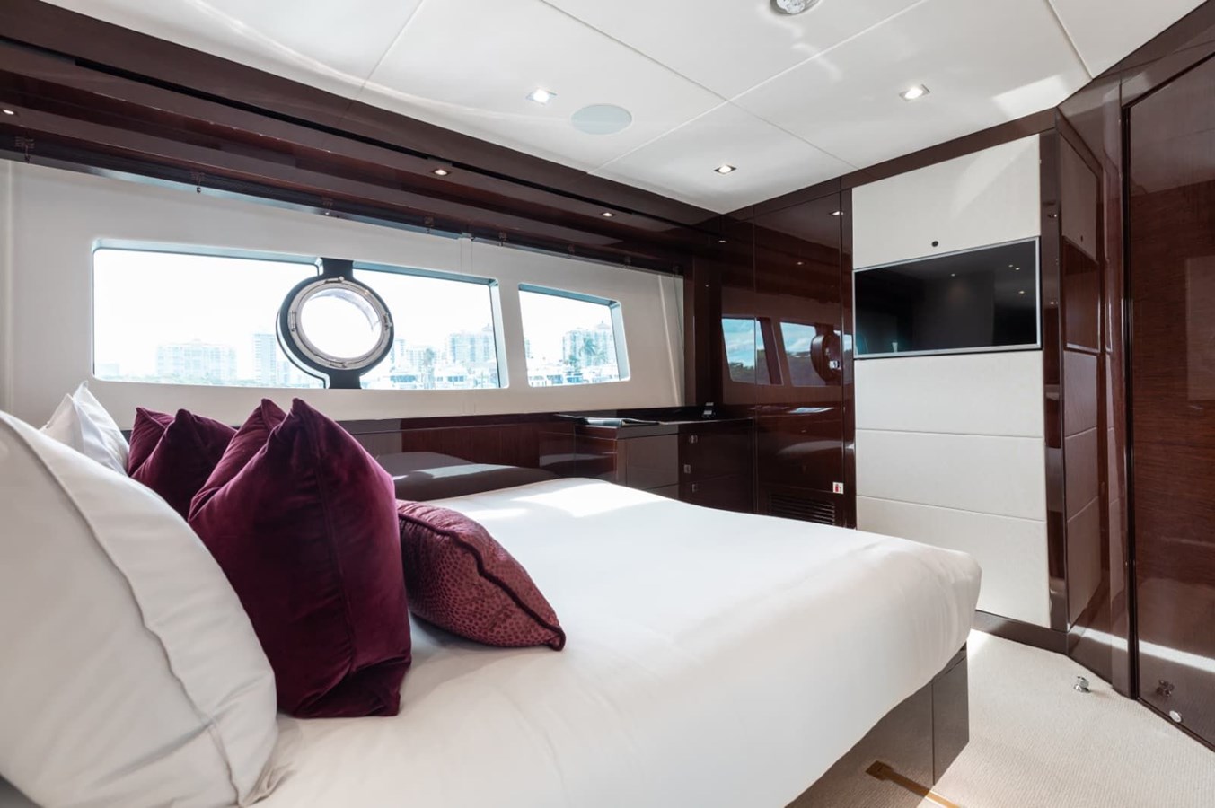 Sunseeker Motor Yacht 95 ft 2018 Sunseeker 95 Yacht, Mirracle For Sale