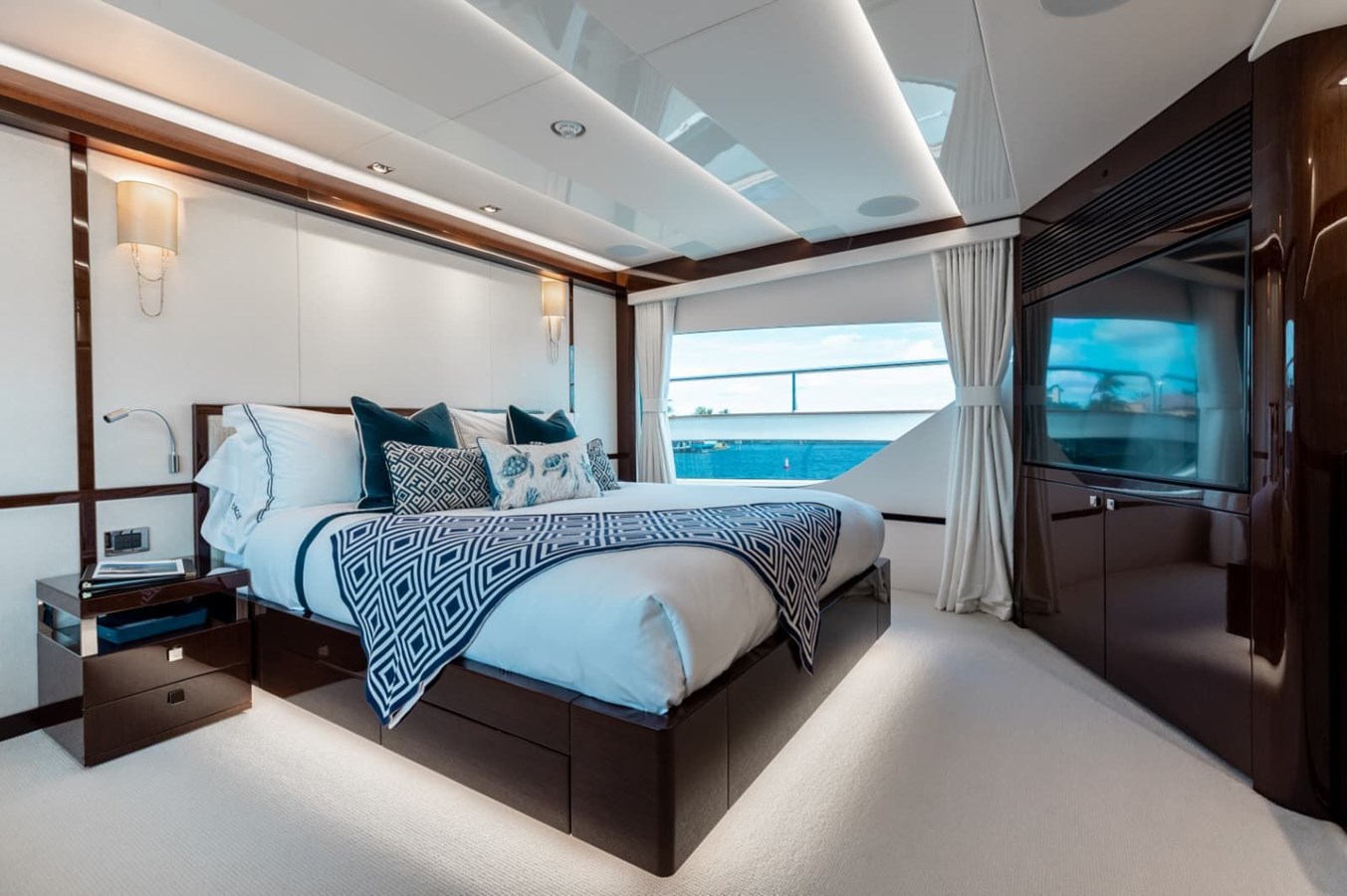 Sunseeker Motor Yacht 95 ft 2018 Sunseeker 95 Yacht, Mirracle For Sale