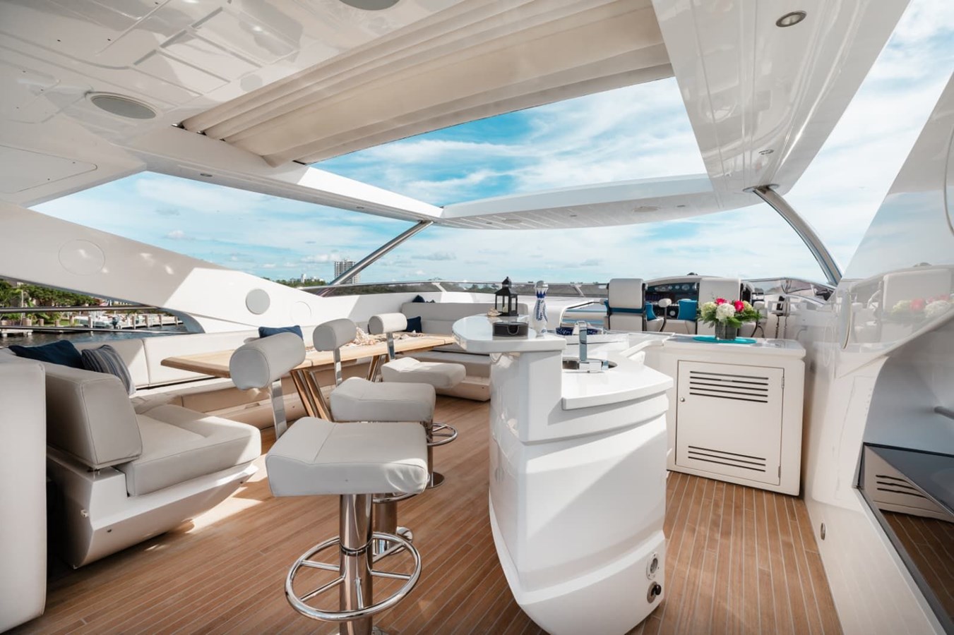 Sunseeker Motor Yacht 95 ft 2018 Sunseeker 95 Yacht, Mirracle For Sale