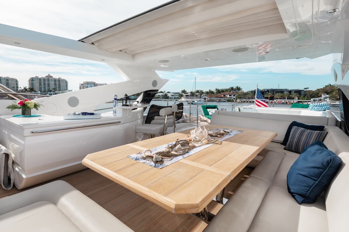 Sunseeker Motor Yacht 95 ft 2018 Sunseeker 95 Yacht, Mirracle For Sale