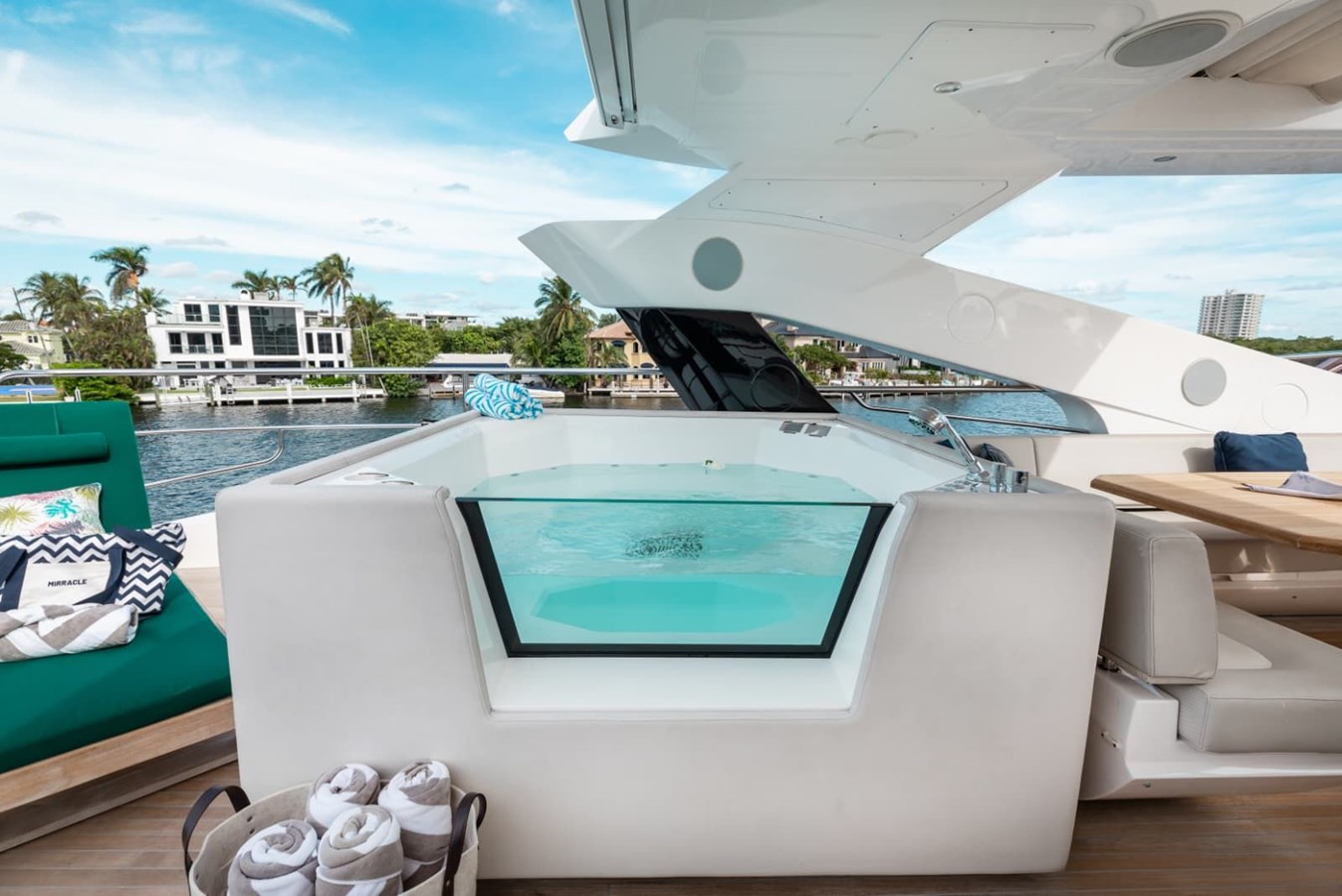 Sunseeker Motor Yacht 95 ft 2018 Sunseeker 95 Yacht, Mirracle For Sale