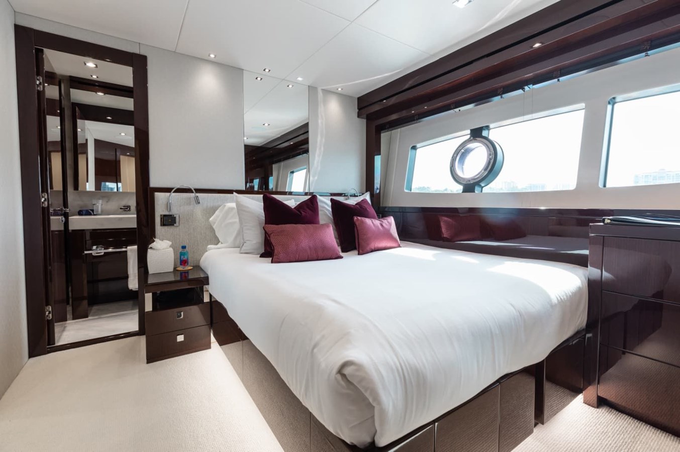 Sunseeker Motor Yacht 95 ft 2018 Sunseeker 95 Yacht, Mirracle For Sale
